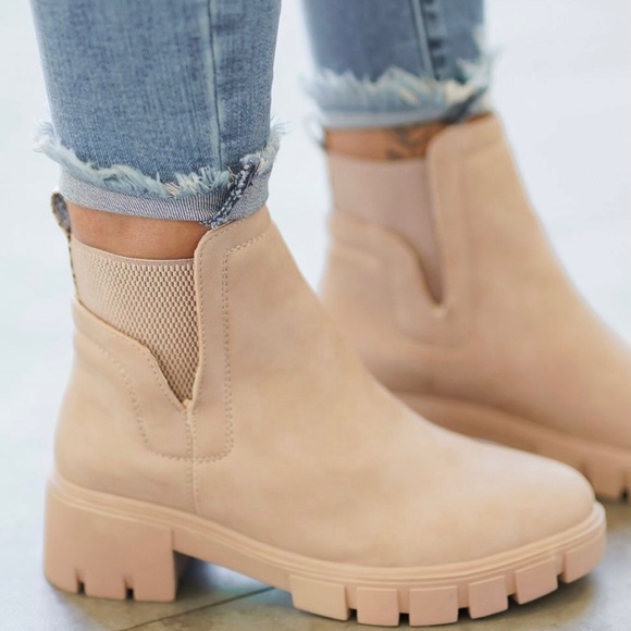 Rennet Booties - Picture 2 of 10